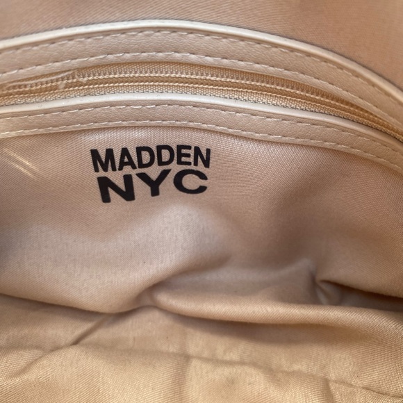 Small Madden NYC oatmilk bag with a silver zipper and charms - Picture 6 of 6